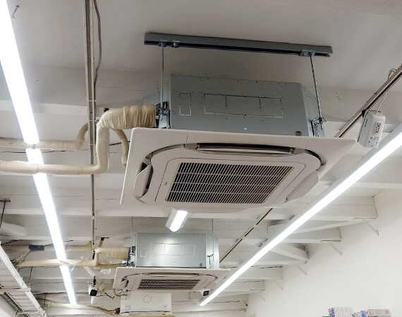 大阪府大阪市中央区 ダイキン 天カセ 業務用エアコン 室内機 工事写真