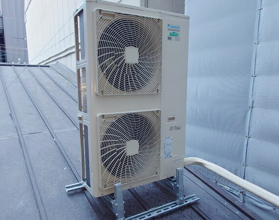 大阪府大阪市中央区 ダイキン 天カセ 業務用エアコン 室外機 工事写真