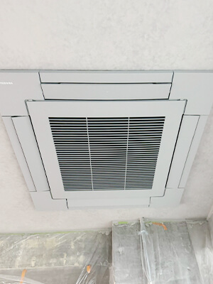 東京都世田谷区 日本キヤリア(旧:東芝) 天カセ 業務用エアコン 室内機 工事写真