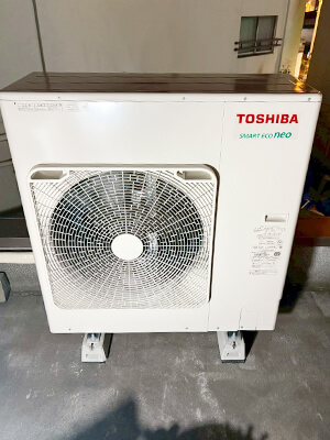 東京都世田谷区 日本キヤリア(旧:東芝) 天カセ 業務用エアコン 室外機 工事写真