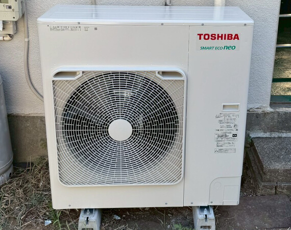 埼玉県八潮市 日本キヤリア 天吊り 業務用エアコン 室外機 工事写真