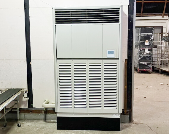 大阪府河内長野市  加工工場 日立 床置き 業務用エアコン 工事完了写真