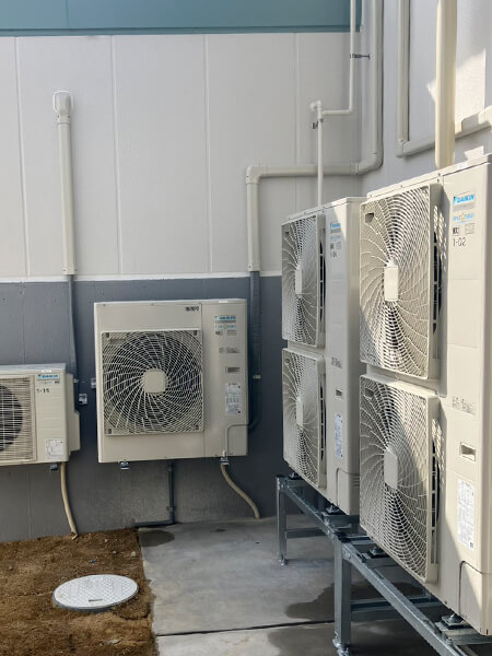 石川県金沢市 ダイキン 天カセ 業務用エアコン 室外機 工事写真