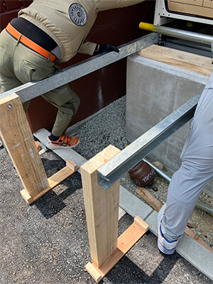 大阪府 大規模店舗 室外機設置工事 室外機を設置するための架台を作製