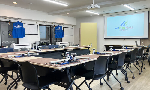 座学や工具の基礎講習時に使用する室内の風圏